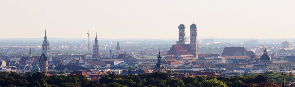 globe-business-college-munich-panorama-skyline